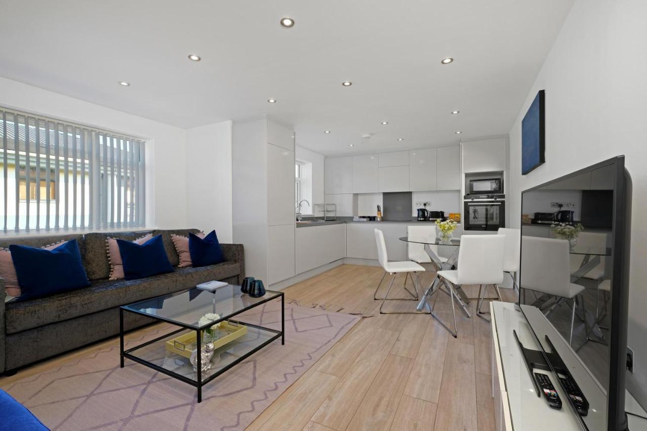 St Martins 2 Bedroom Apartments In Ruislip By 360 Stays Exterior foto
