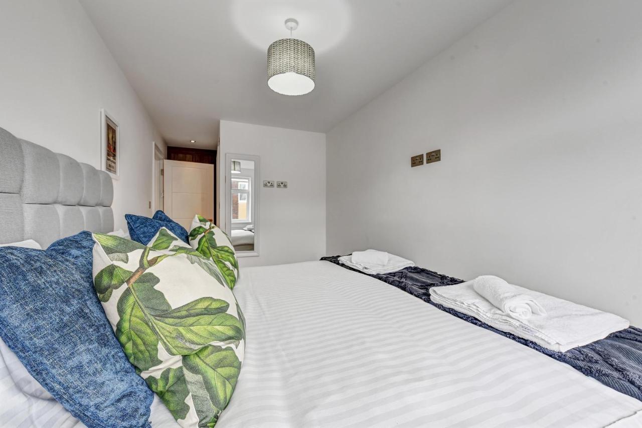 St Martins 2 Bedroom Apartments In Ruislip By 360 Stays Exterior foto