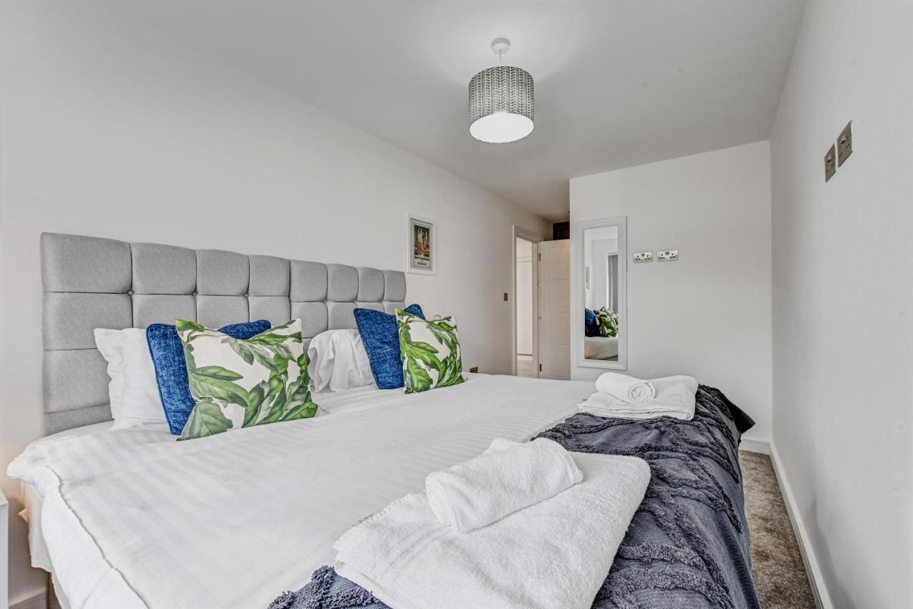 St Martins 2 Bedroom Apartments In Ruislip By 360 Stays Exterior foto
